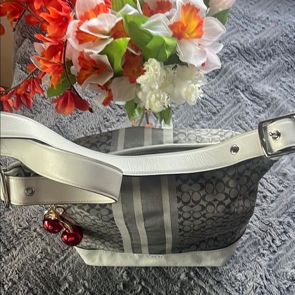 Coach Gray and White Geometric Shoulder Bag - Picture 5 of 17